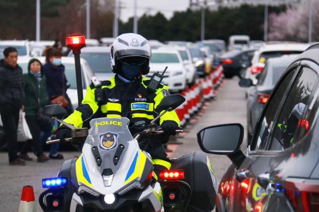 清明假期 沈阳公安交警路面执勤风采