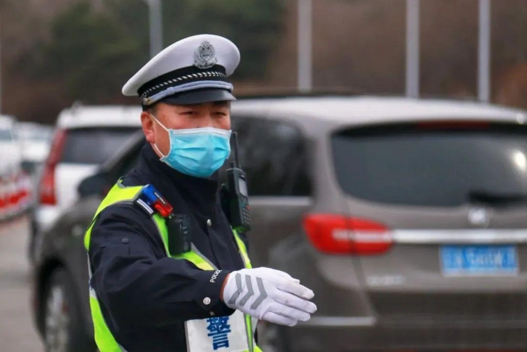 清明假期 沈阳公安交警路面执勤风采