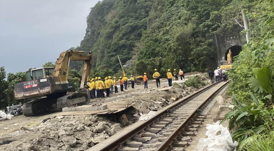 台铁出轨事故调查重大进展 寻获肇事工程车行车记录器休闲区蓝鸢梦想 - Www.slyday.coM