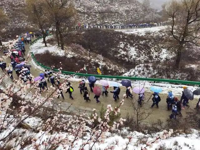 【关注】徒步54公里！固原2000多名学生赴任山河烈士陵园祭英烈休闲区蓝鸢梦想 - Www.slyday.coM