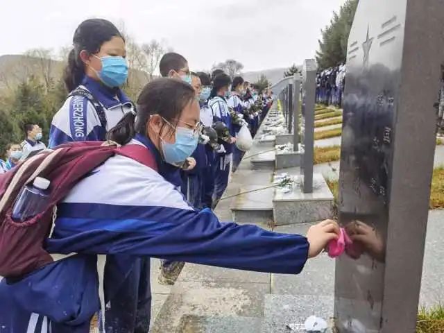 【关注】徒步54公里！固原2000多名学生赴任山河烈士陵园祭英烈休闲区蓝鸢梦想 - Www.slyday.coM