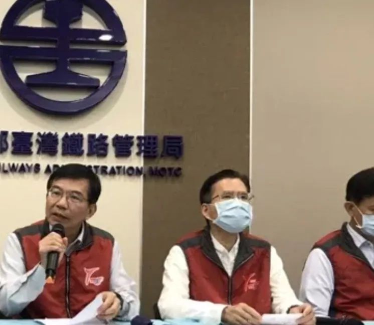 台铁列车脱轨事故第三天丨死亡人数由51下修为48，涉事工程车车主被起底休闲区蓝鸢梦想 - Www.slyday.coM