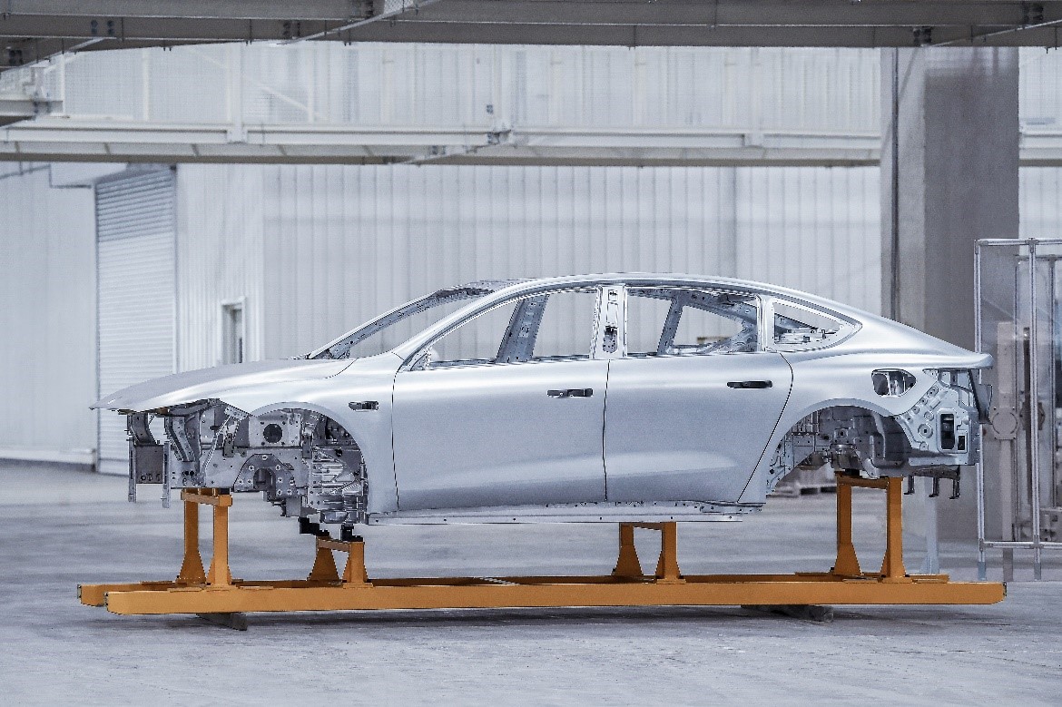 首台车身下线 ET7全新焊装生产线正式投入使用