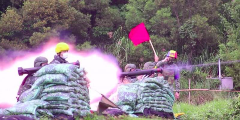 台湾“海巡署”东沙及南沙“指挥部”均已配备红隼火箭弹。图为台湾“宪兵部队”进行红隼火箭弹实弹射击。图自台媒