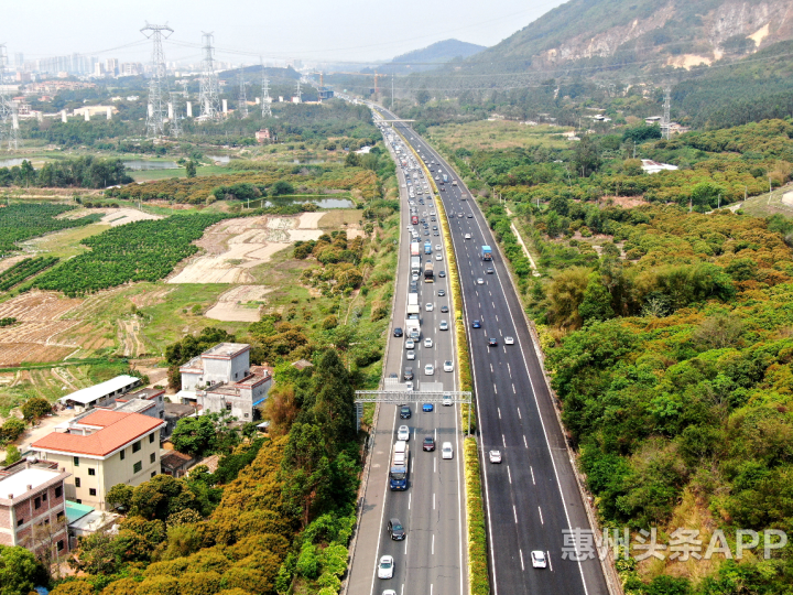 的探亲,出游需求得到释放,外出市民较往年有所上升,以潮莞高速为例