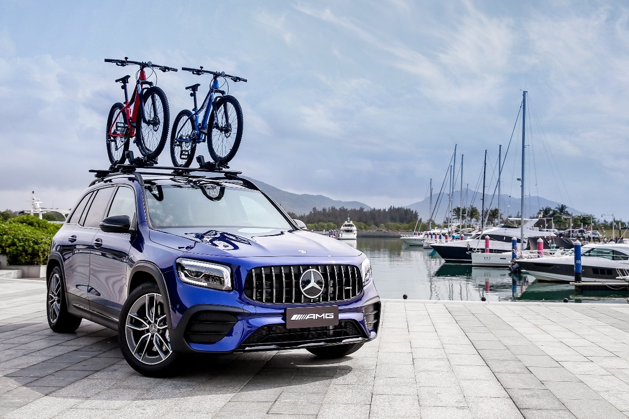 多十万元的价值试驾奔驰新amggla35与amgglb35