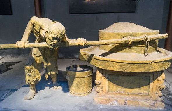 俗话说,有钱能使鬼推磨.