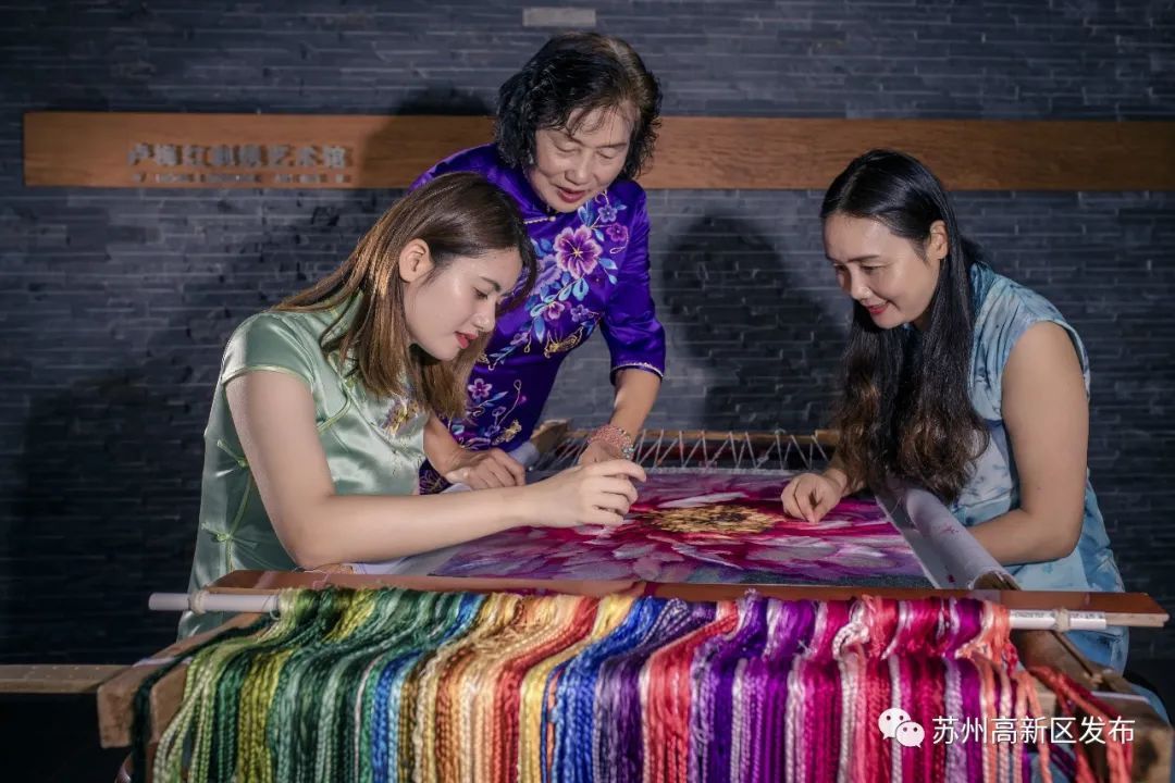 这位90后绣娘成长于苏绣世家