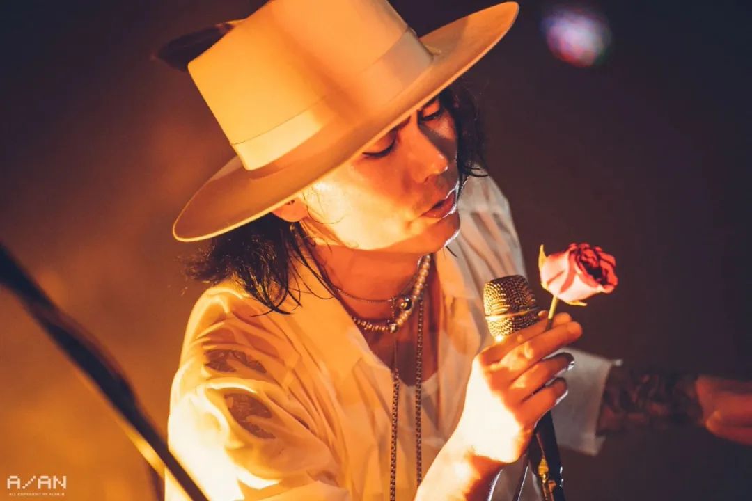 旧城之王,这个美了22年的男人|木马乐队|乐夏|摇滚_新浪新闻