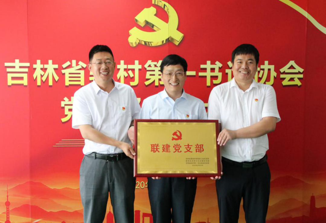 为设区市市委副书记——九江市人大常委会副主任,修水县委书记孙朝辉