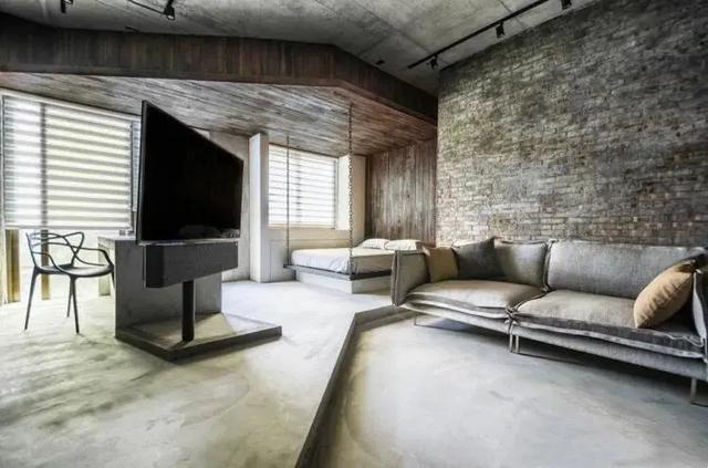 选什么装修风格不好?90后小伙把家装成赤贫风,感觉像是收废品