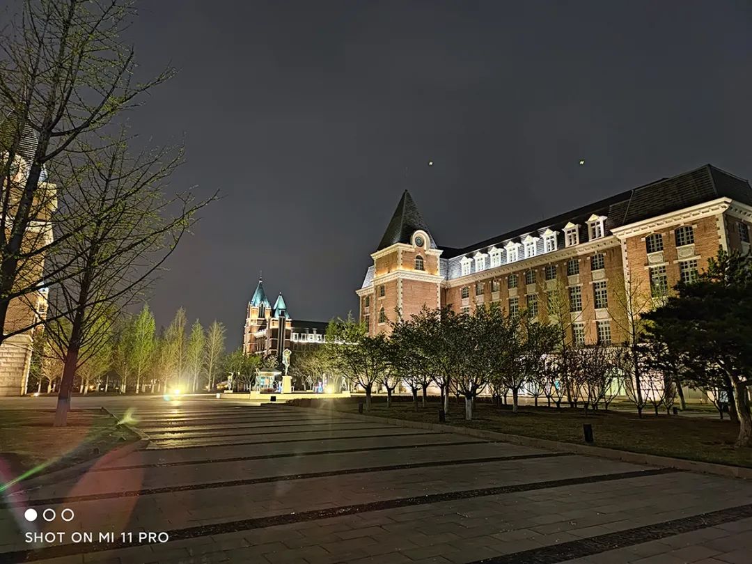 小米11pro夜景拍摄体验放胆拍不要担心光线不够