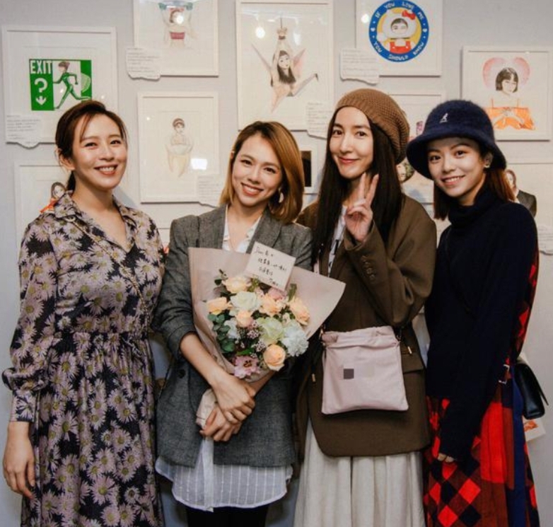 刘品言找到好友了刘亦菲也在向她靠拢一个比一个胖的像大妈