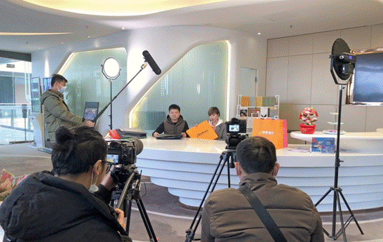 时尚云直播间精彩再现 设计师主播云端探店轻纺城