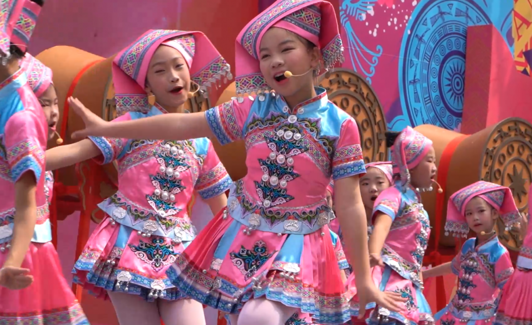 "三月三"又称歌圩节,怎么离得开唱山歌呢?