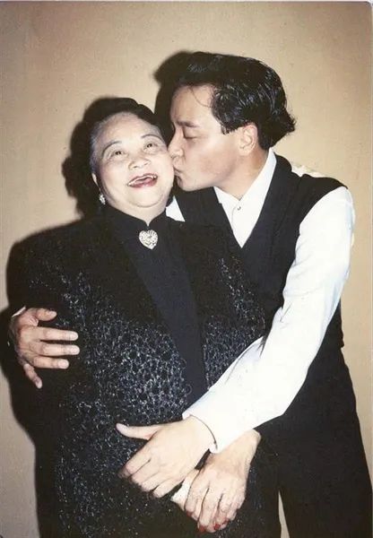 张国荣尘封36年婚纱照首曝光已经嫁过不用再嫁了