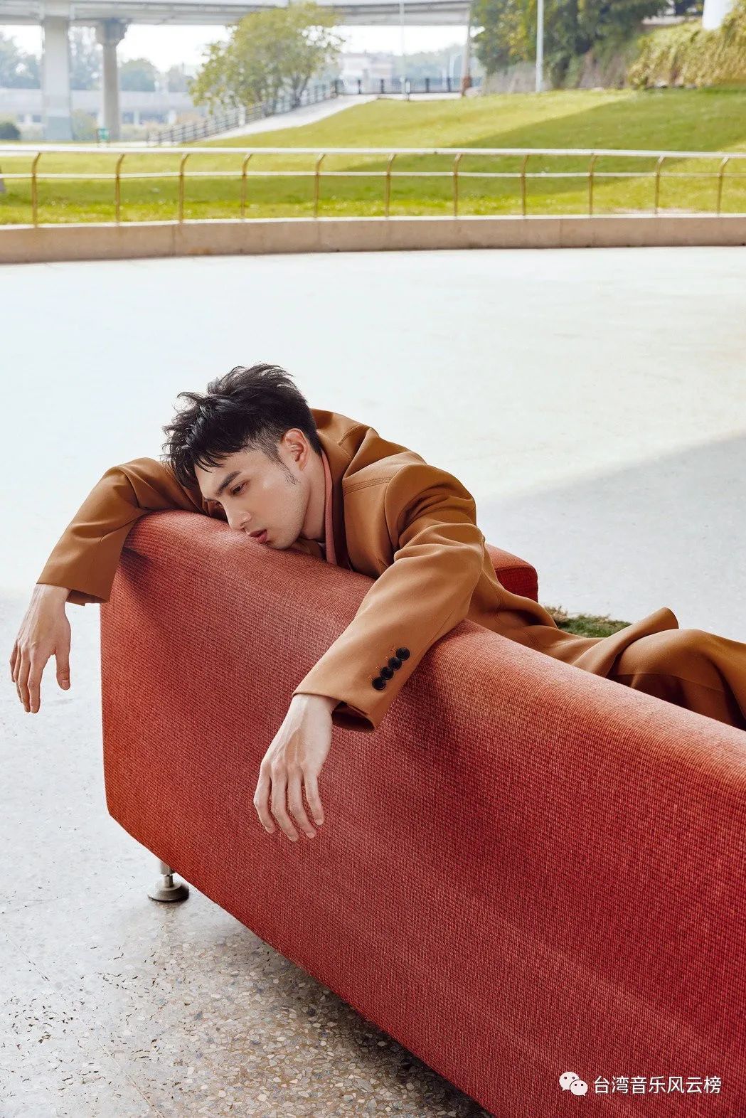 黄伟晋借新歌唱心声保持完美好累不如花力气找回自己