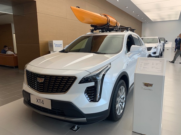 探店凯迪拉克xt4有颜有料实力小生