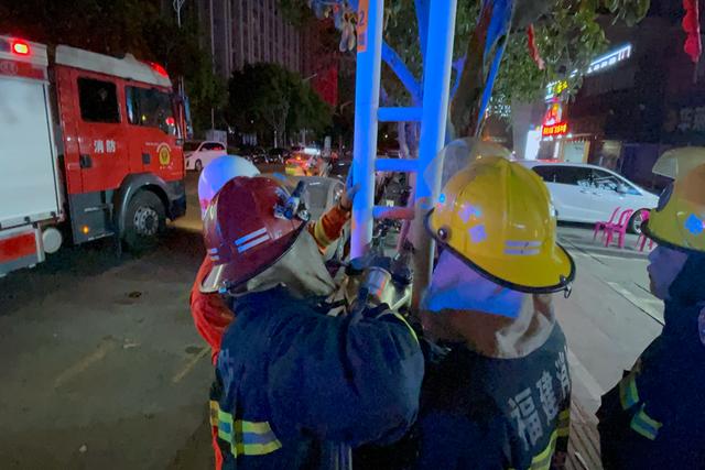 人类迷惑行为大赏！泉州男子醉酒后做了个实验……休闲区蓝鸢梦想 - Www.slyday.coM