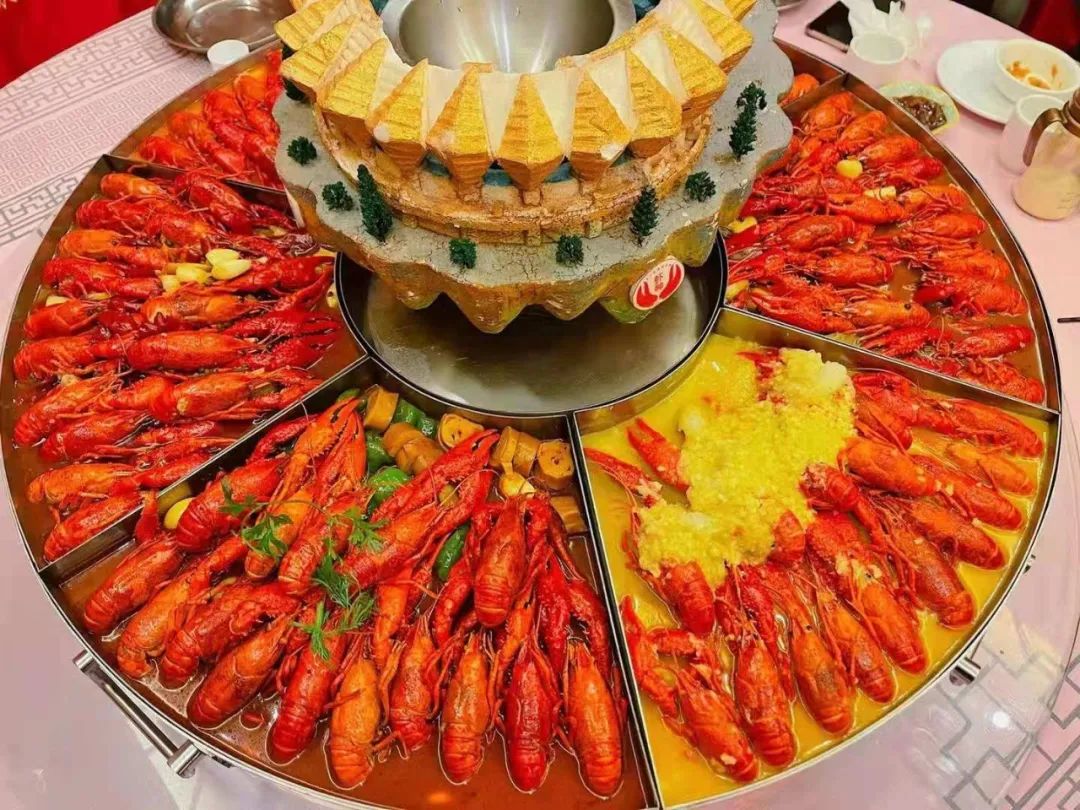 今年第一顿龙虾去盱眙吃超大龙虾拼盘