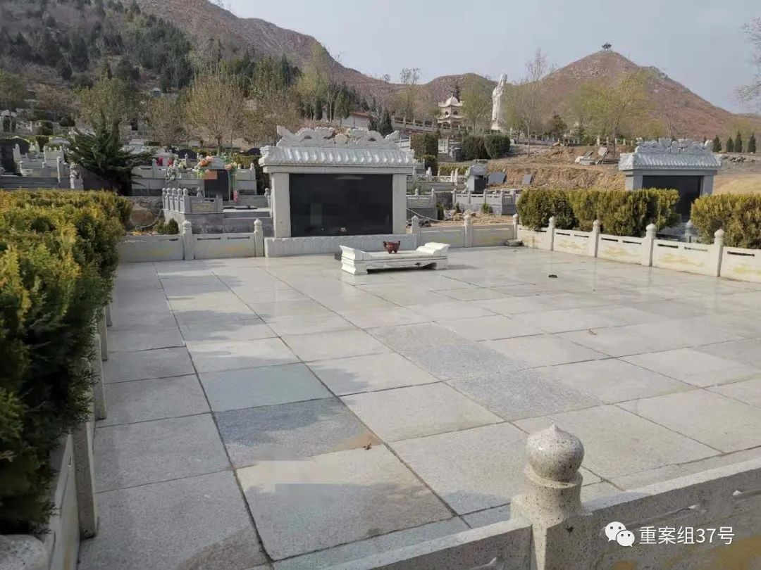 卫辉市太行陵园是被批准的公益性公墓，该陵园不仅违规售卖墓位，还存在超标墓、豪华家族暮等。新京报记者 程亚龙 摄