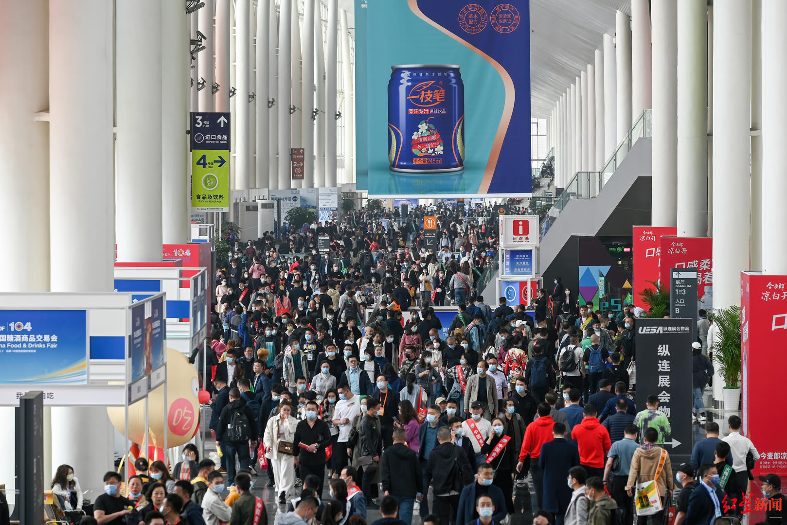 3小时预计卖空1万件水4万个瓶盖组成变形金刚成都糖酒会久违了