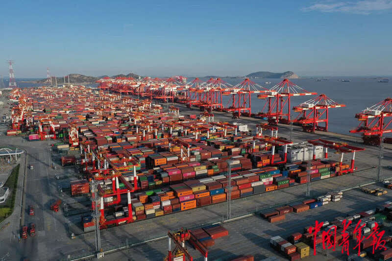 上海洋山深水港有颗"中国芯"