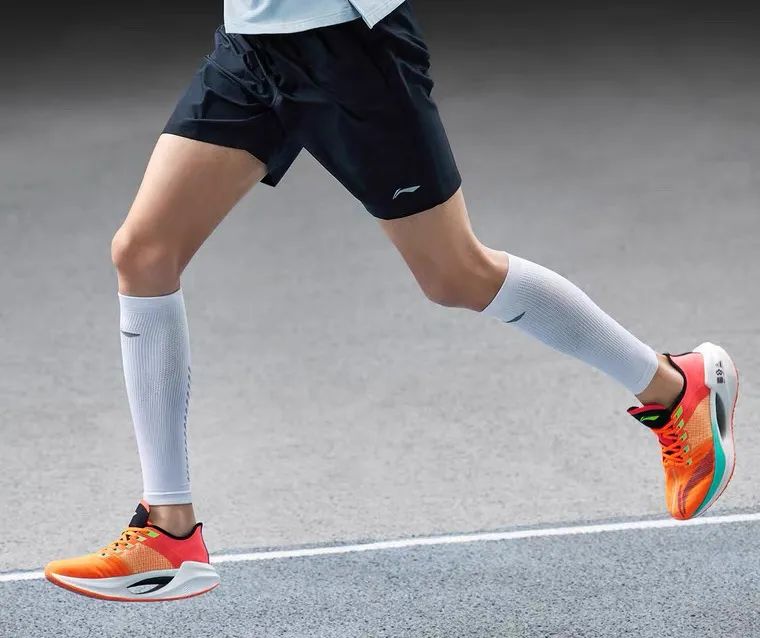 固定膝盖矫正器叫什么干掉Nike、阿迪！中国首双「走跑姿矫正鞋」，告别膝盖痛…99元穿出千元品质_https://www.jmylbn.com_新闻资讯_第8张