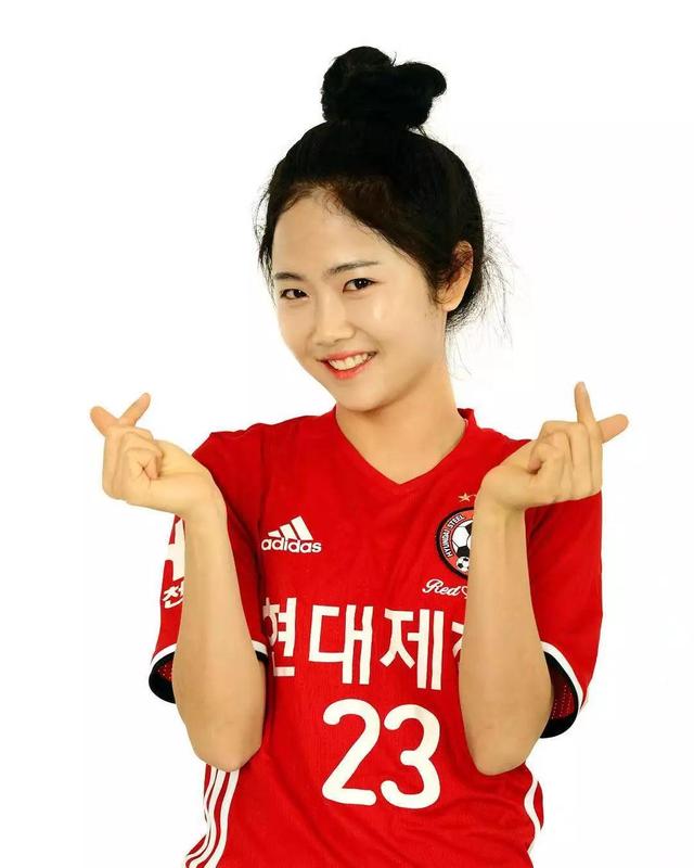 李玟娥是韩国女足的宝藏人物,尽管中韩女足大战火药味十足,但李玟娥