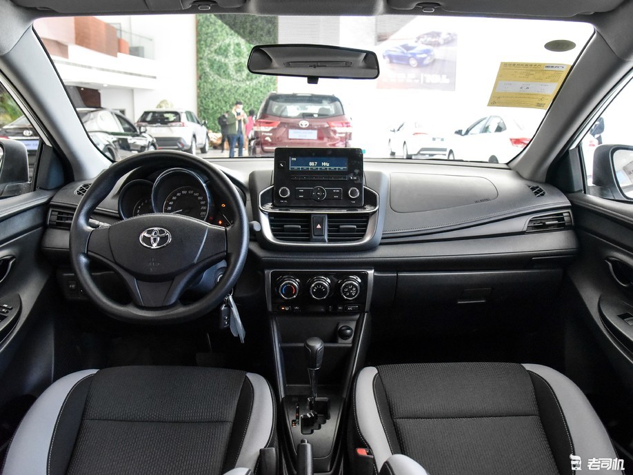 低油耗无疑是一大亮点 小哥带你一起看丰田yaris l 致炫