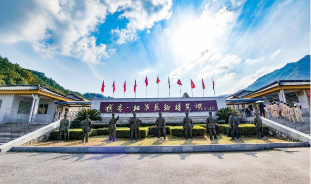 守初心庆百年横店红色旅游受热捧