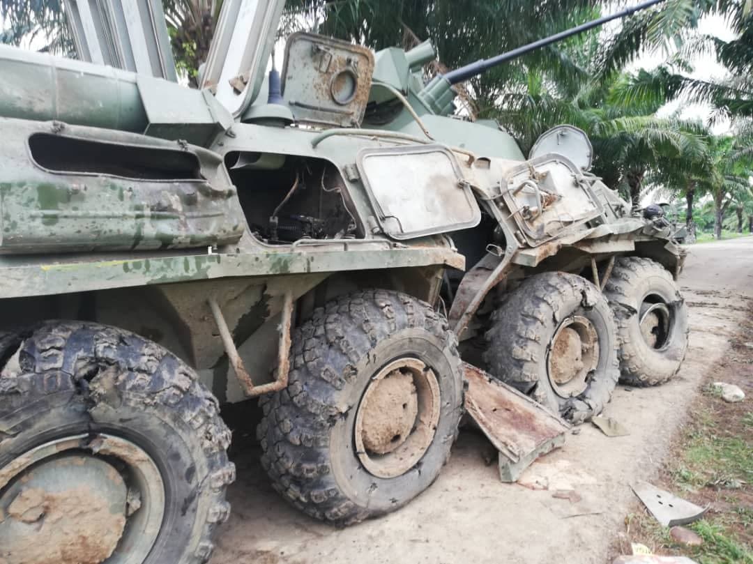 社交网站上流传的委内瑞拉BTR-80A轮式步战车遇袭后的情况