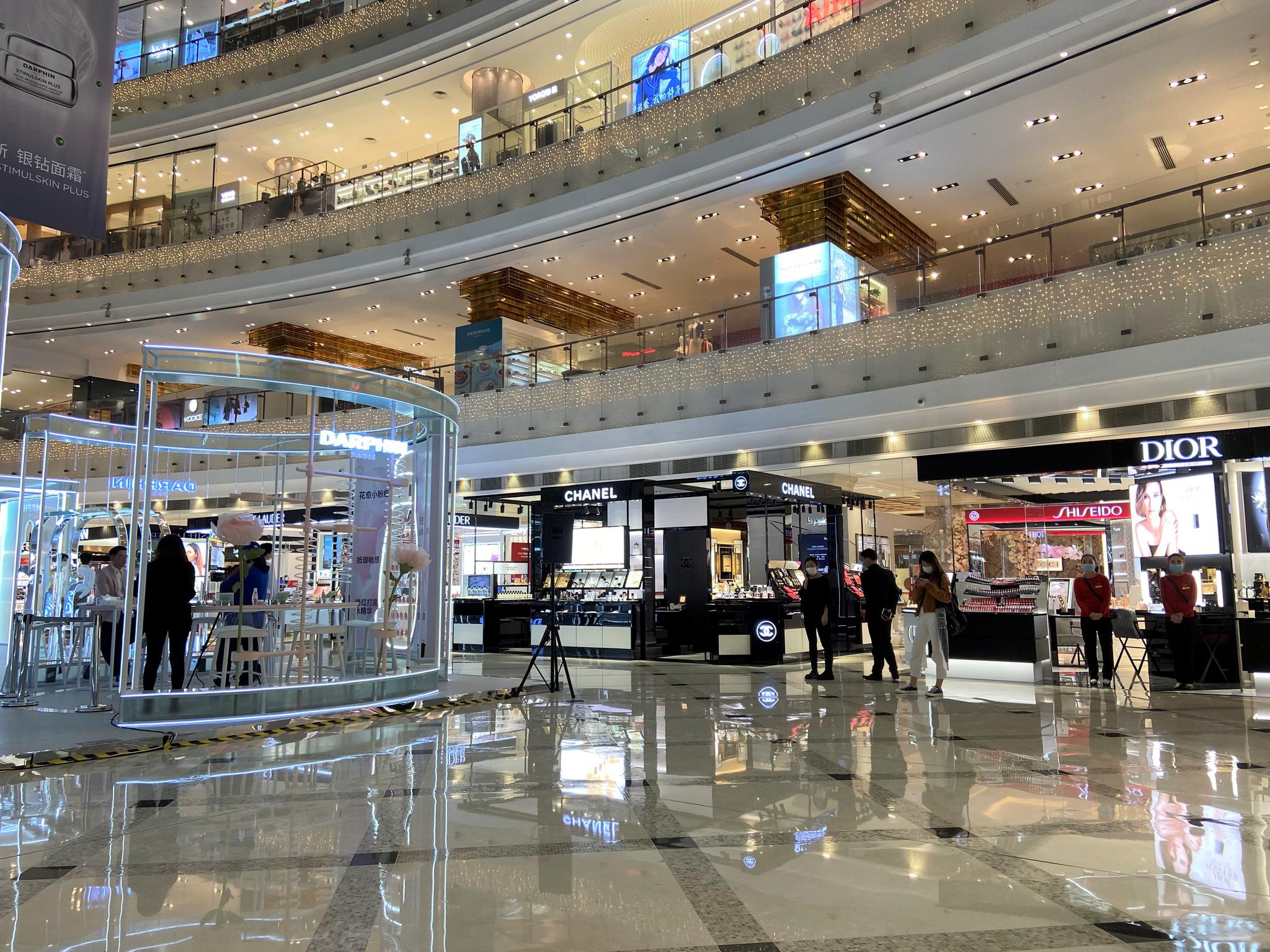 南京东路商场内本文图片均为陈悦图