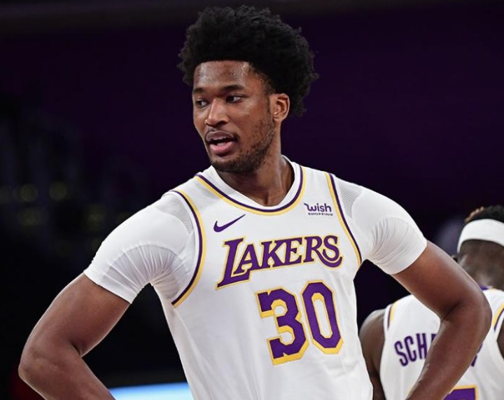 国王正式与达米安琼斯签订十天短合同