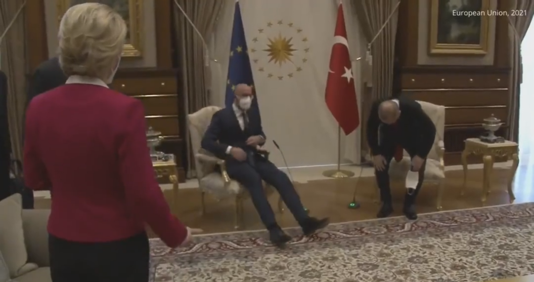 尴尬场面！欧盟委员会主席访土耳其没椅子坐