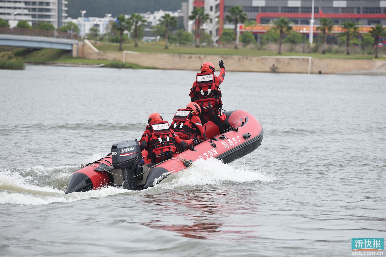 消防员水上各显神通!首届大湾区水域救援赛在珠海举行