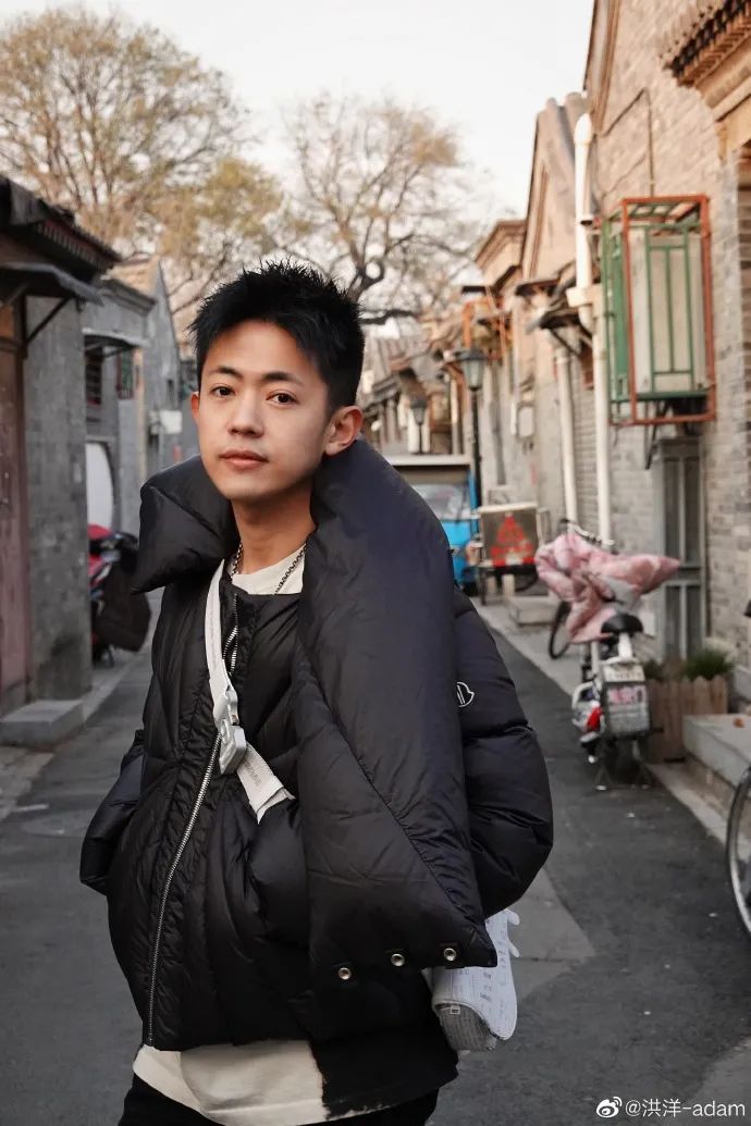 还记得炊事班的故事里的洪班长吗不仅是土豪儿子还很帅
