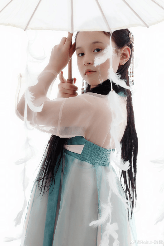 《羞羞的铁勺》,瑞娜小童星也作为主要演员进行参演