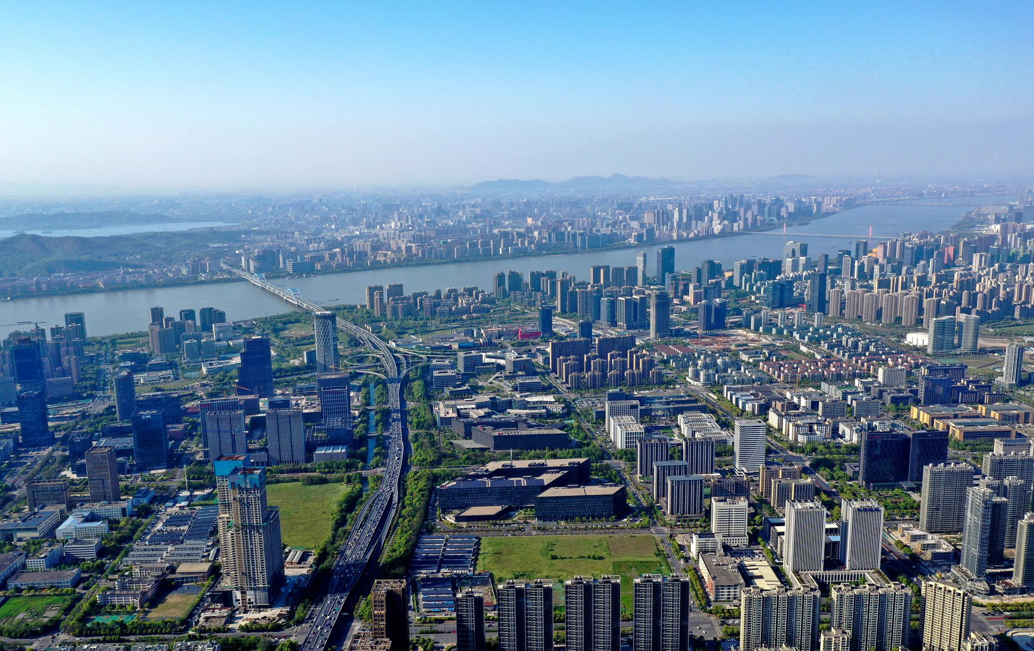 鸟瞰杭州钱江两岸.