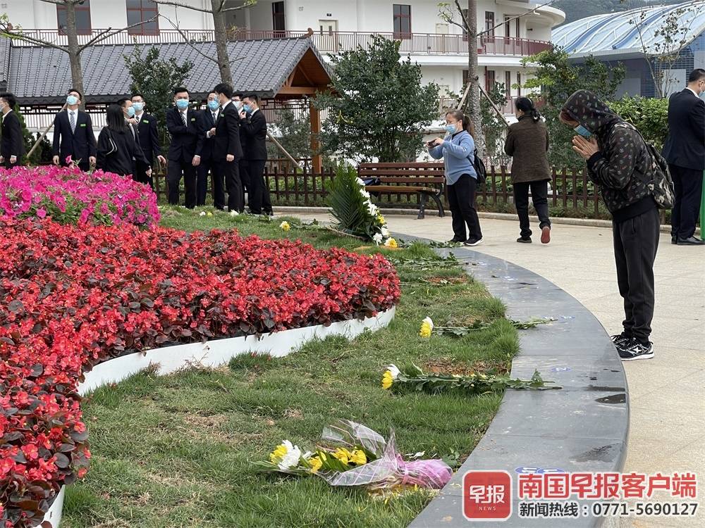 广西举办节地生态安葬活动52位逝者进行花坛葬