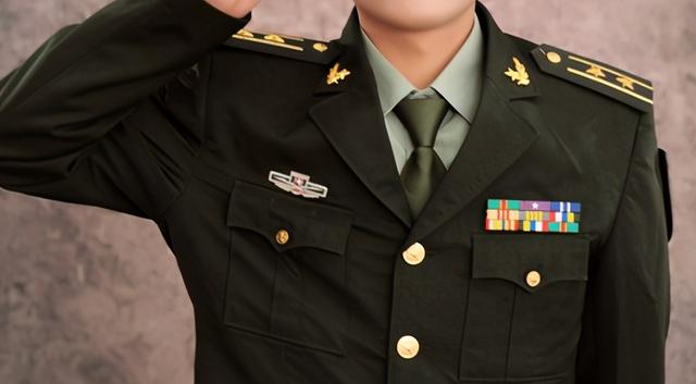 25岁授少校,政治部还有参谋长?今年6起假冒军人诈骗经典案例|高铁_新