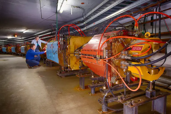 挑战现有物理学理论体系,独家专访缪子物理研究中国科学家|费米实验室