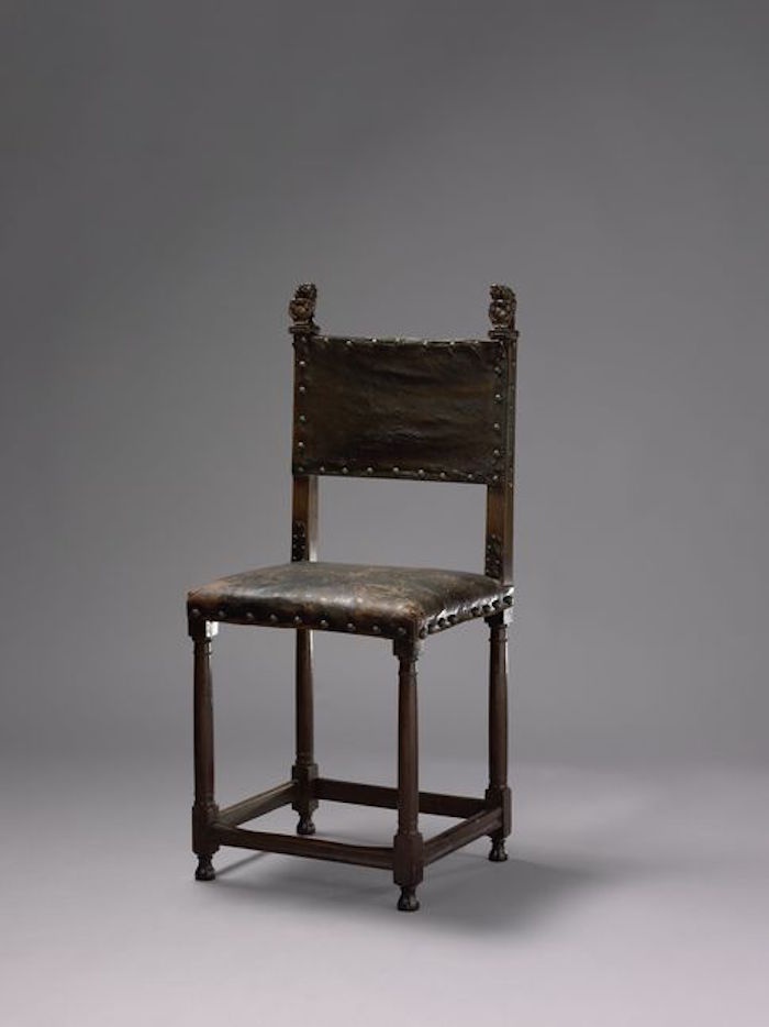 图9:西班牙椅子,荷兰语,约1640-1650年,紫檀木、小牛皮,阿姆斯特丹国家博物馆藏
