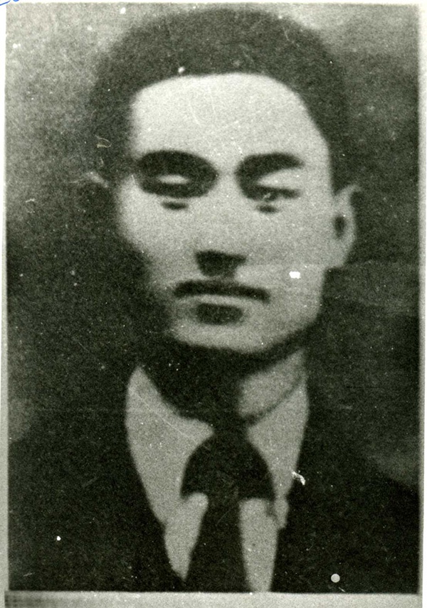 汪寿华（1901-1927），原名何纪元，亦名何松林，浙江诸暨人。时任上海区委工委书记、上海总工会组织主任。