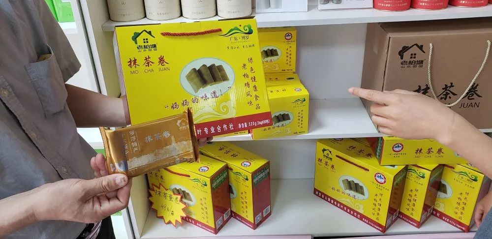 近年来,柏塘山茶虽然名号不断打响,但是深加工产品并不多,茶叶在生产