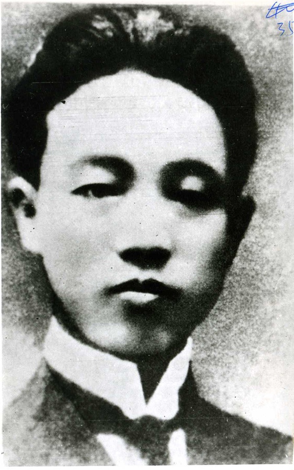 赵世炎（1901-1927），四川酉阳人。时任中共上海区委主席团成员、组织部长、上海总工会党团书记。