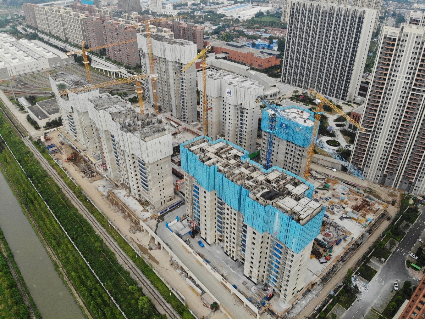 中建三局常青车辆段上盖物业项目获评"2020年武汉市文明施工先进工地"