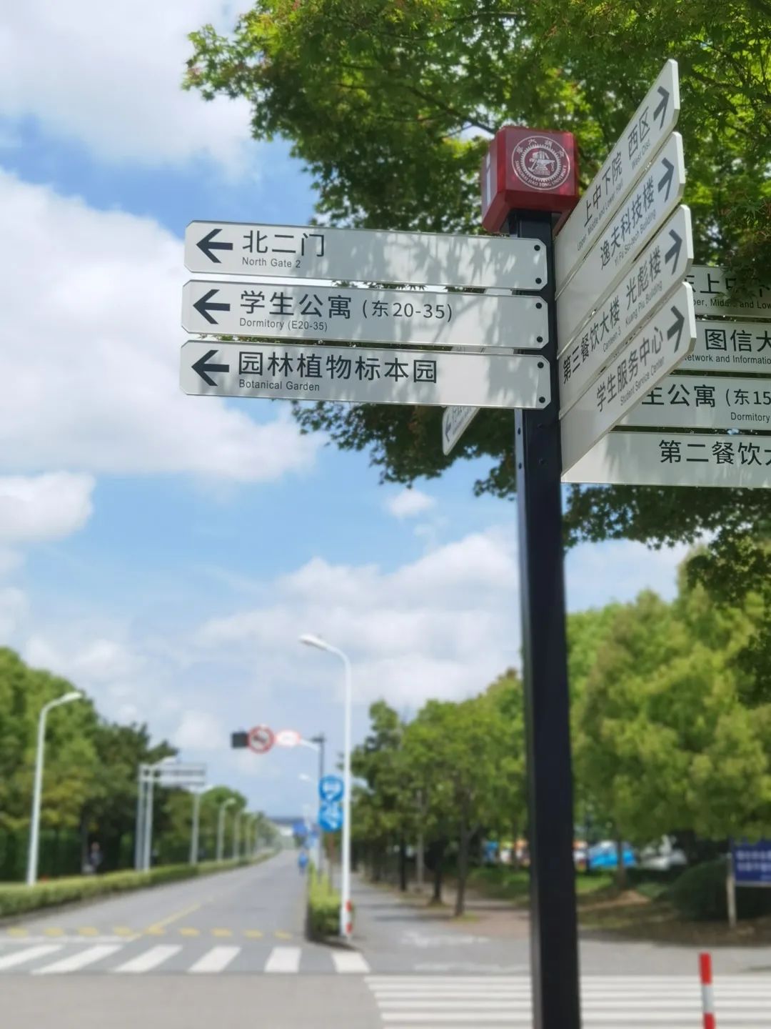 上海交大多处地标修复亮相华山路校门景观饮水思源碑