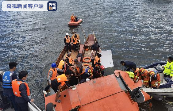 云南大理一直升机坠入洱海2人抢救无效死亡