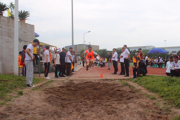 大足区龙水学区第二届中小学生田径运动会在大足区龙西中学举行